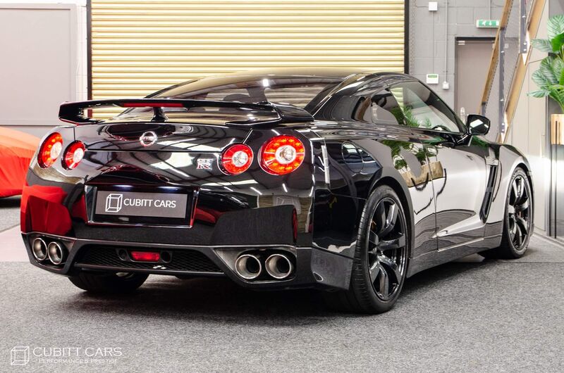 NISSAN GT-R