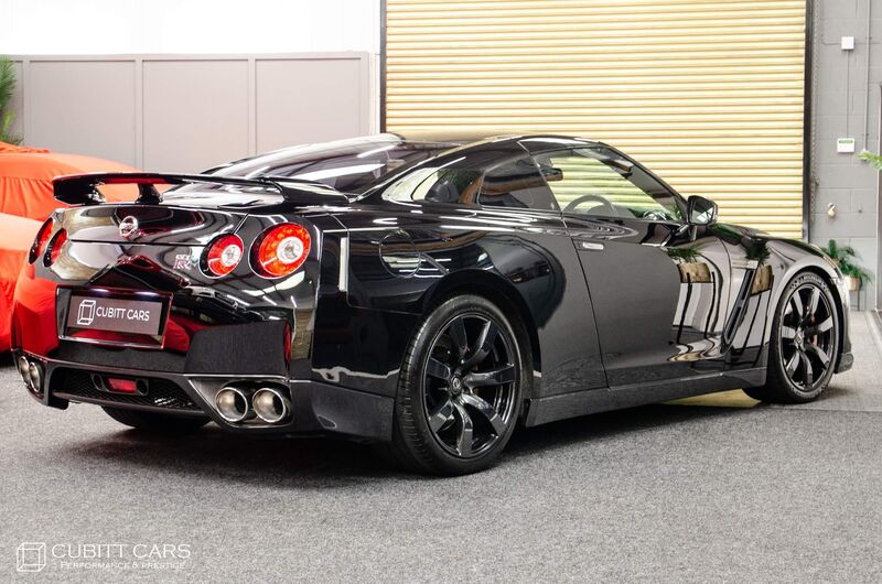 NISSAN GT-R