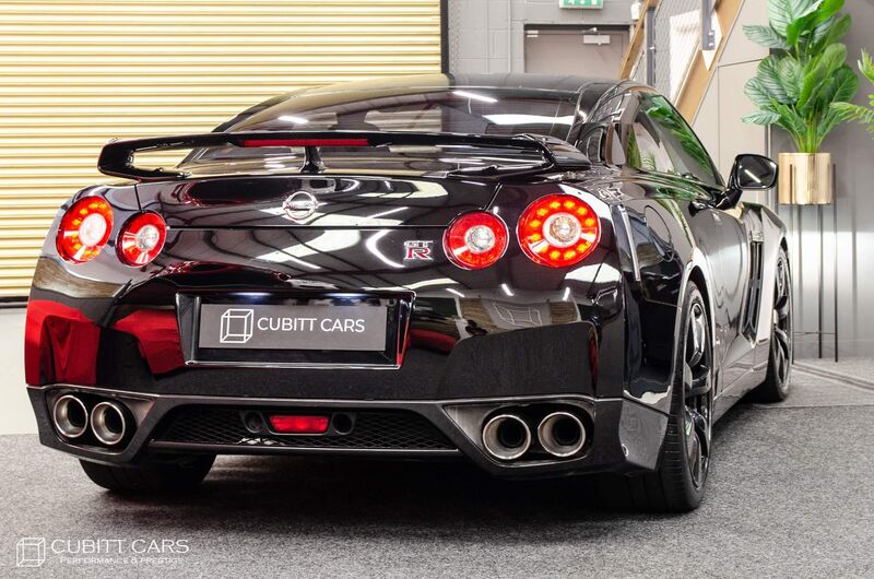 NISSAN GT-R
