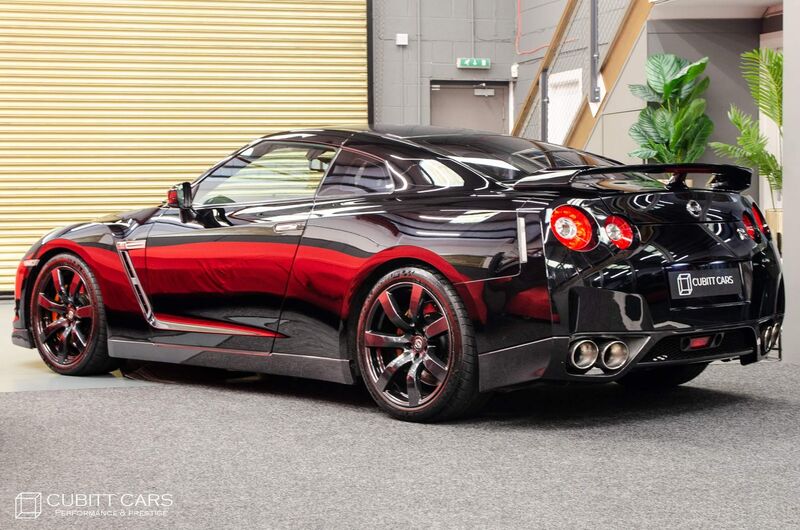 NISSAN GT-R