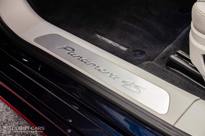 PORSCHE PANAMERA