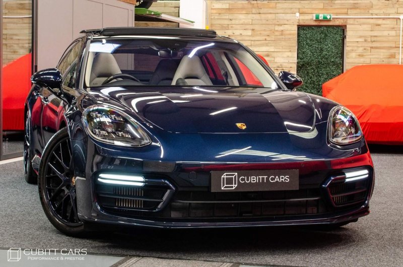PORSCHE PANAMERA