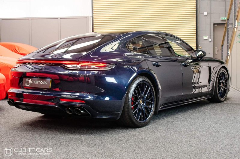 PORSCHE PANAMERA