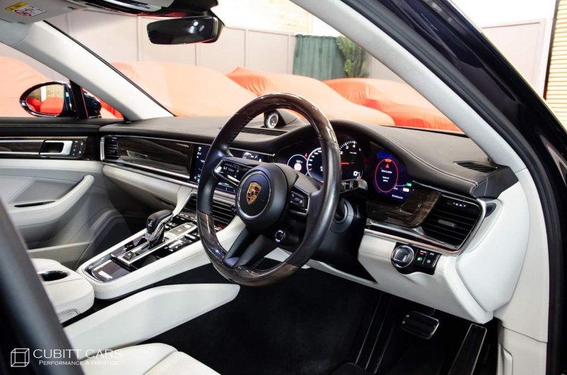 PORSCHE PANAMERA