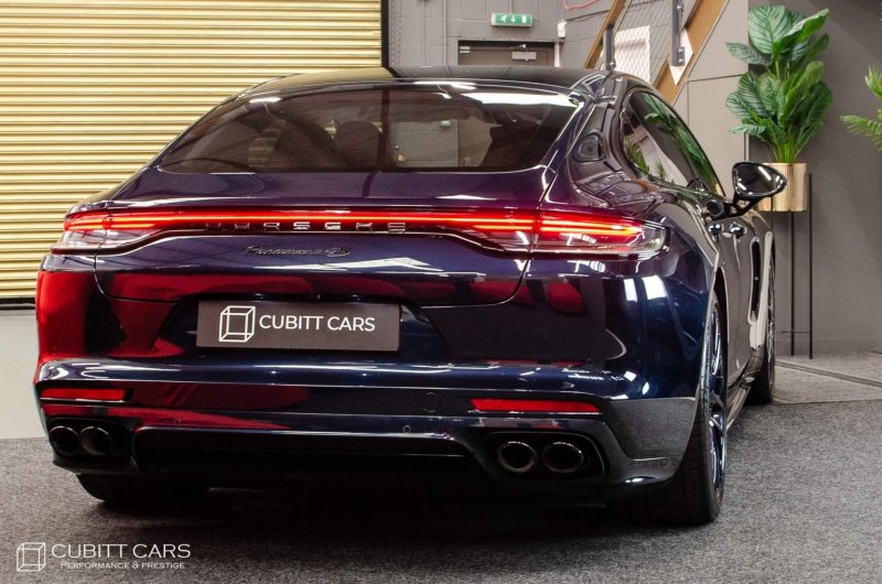 PORSCHE PANAMERA