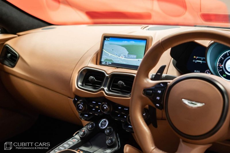 ASTON MARTIN VANTAGE