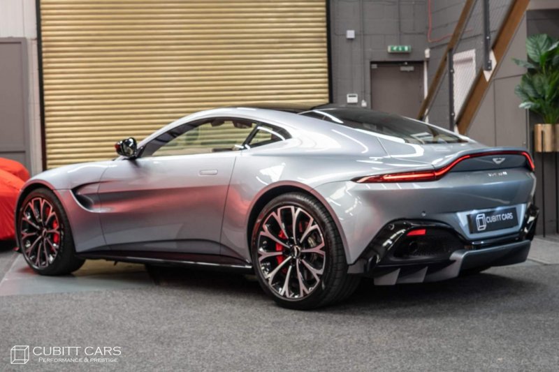 ASTON MARTIN VANTAGE