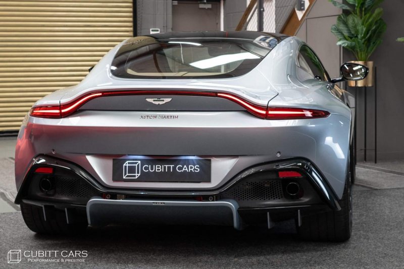 ASTON MARTIN VANTAGE