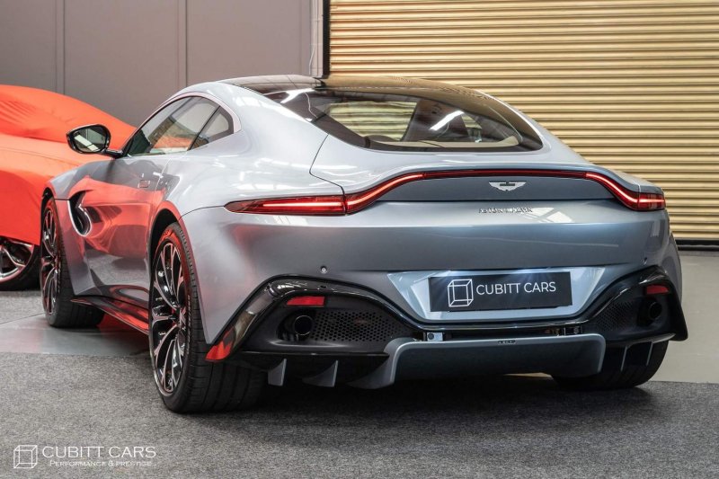 ASTON MARTIN VANTAGE