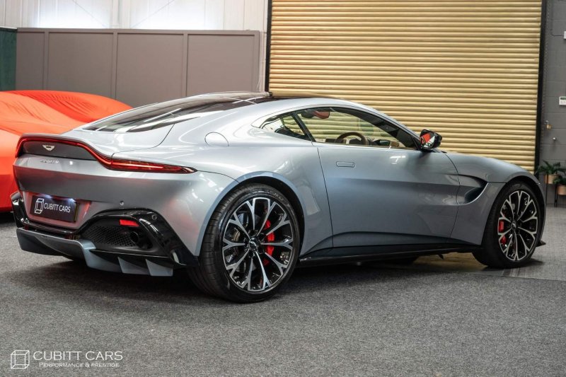 ASTON MARTIN VANTAGE