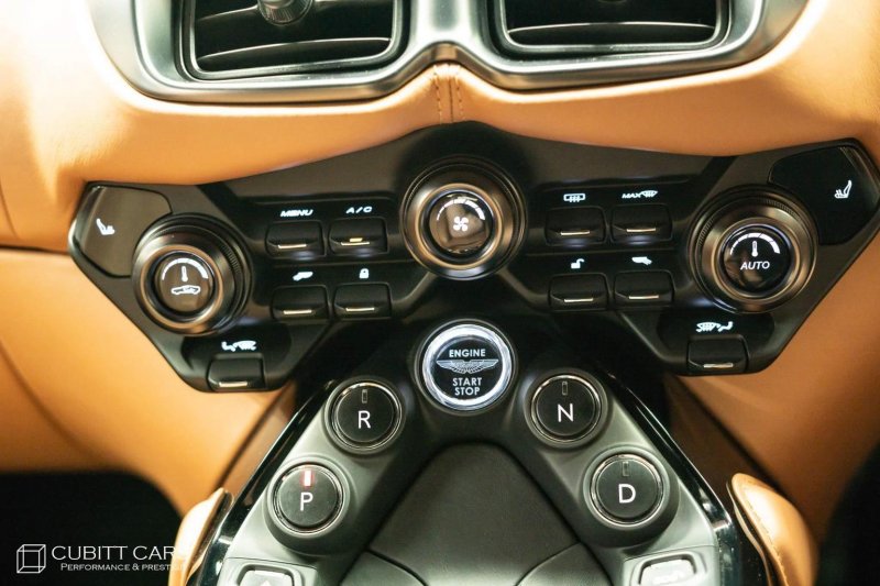 ASTON MARTIN VANTAGE