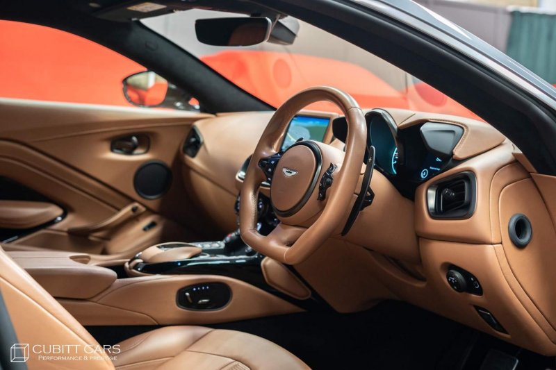 ASTON MARTIN VANTAGE