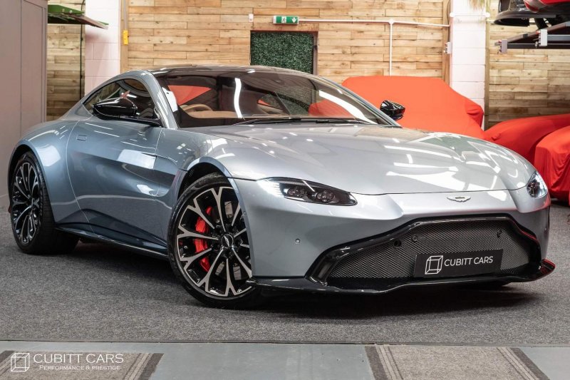 ASTON MARTIN VANTAGE