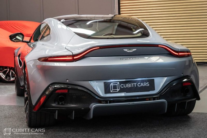 ASTON MARTIN VANTAGE