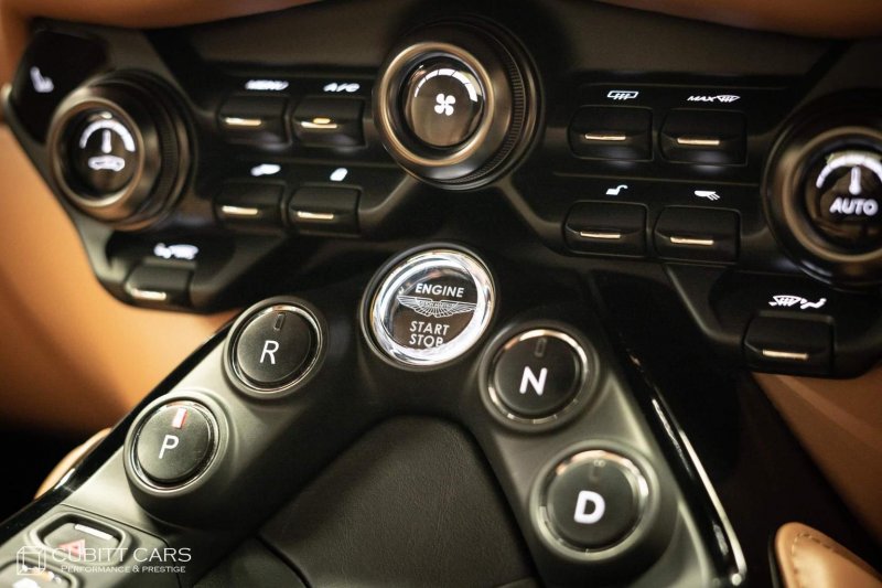 ASTON MARTIN VANTAGE