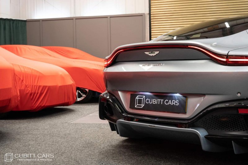 ASTON MARTIN VANTAGE