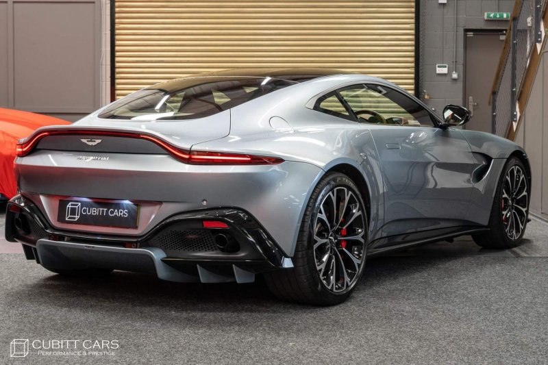 ASTON MARTIN VANTAGE