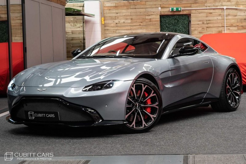ASTON MARTIN VANTAGE