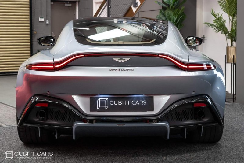 ASTON MARTIN VANTAGE