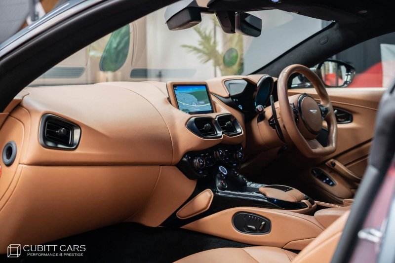 ASTON MARTIN VANTAGE