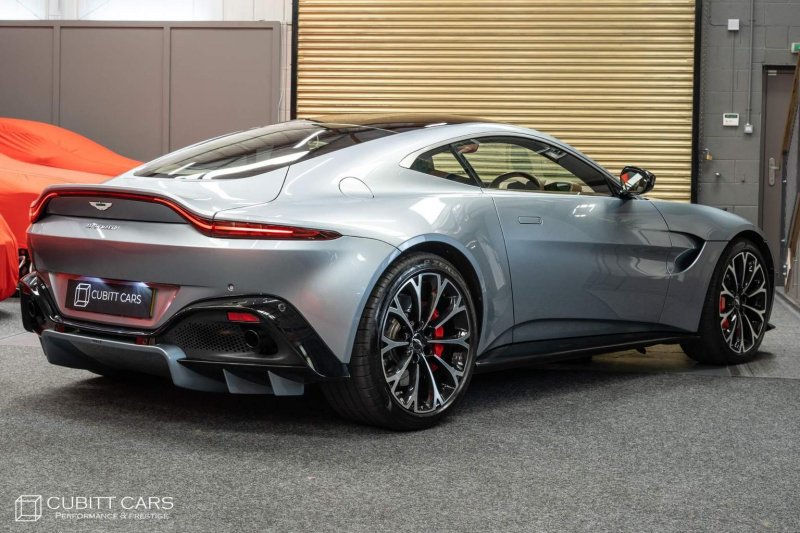 ASTON MARTIN VANTAGE