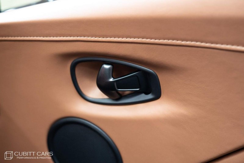 ASTON MARTIN VANTAGE