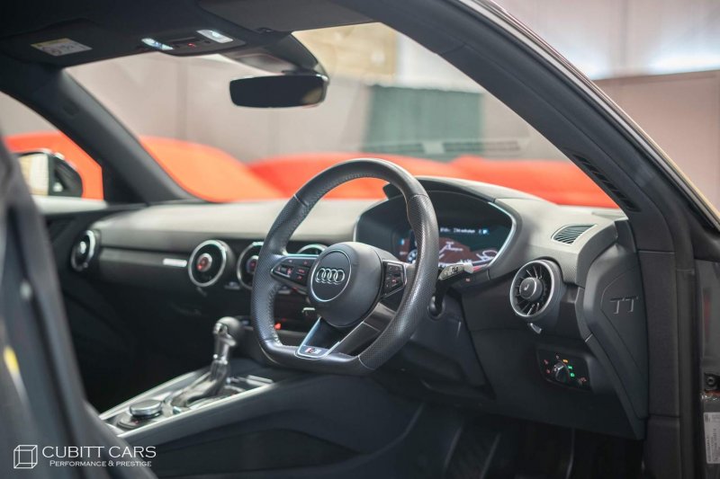AUDI TT