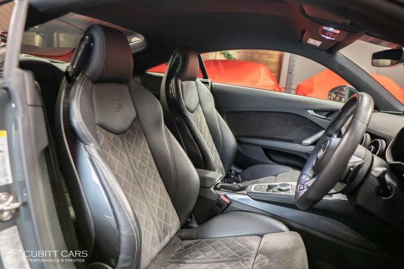 AUDI TT