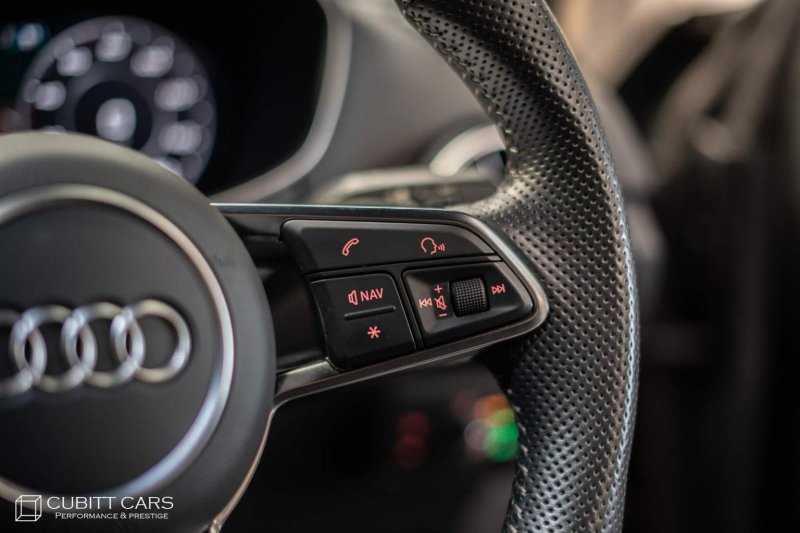 AUDI TT
