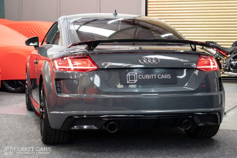 AUDI TT