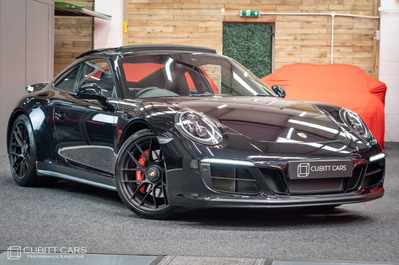PORSCHE 911
