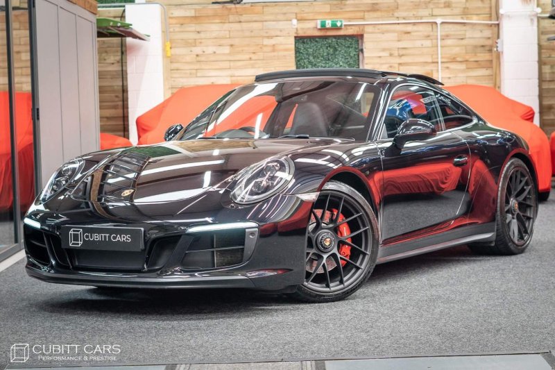 PORSCHE 911