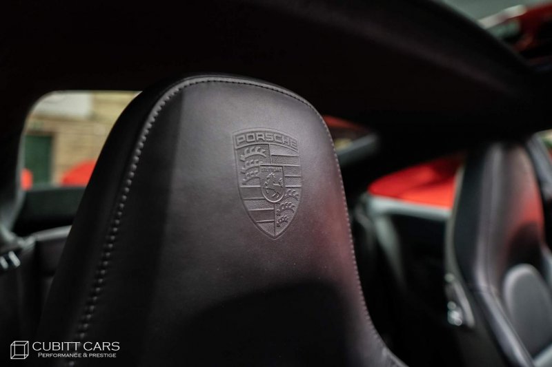 PORSCHE 911