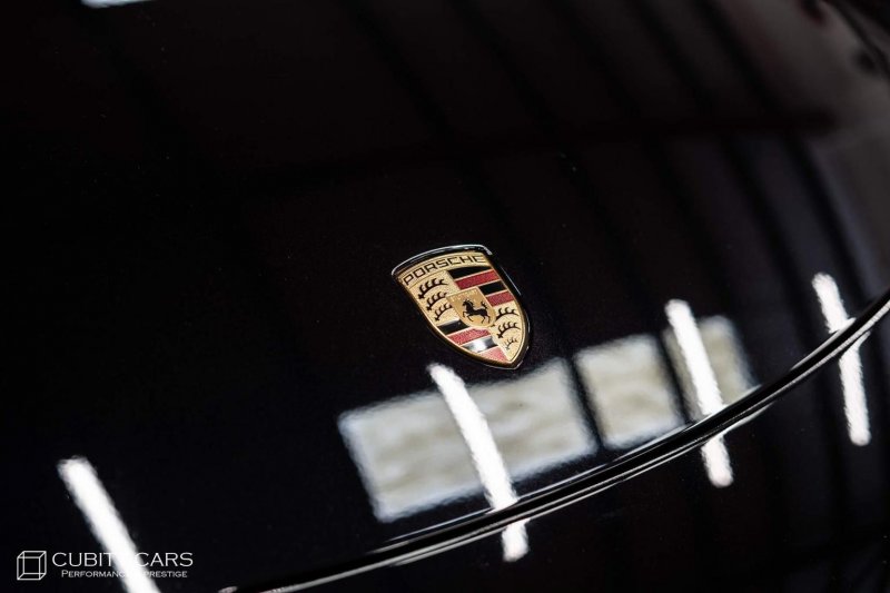 PORSCHE 911